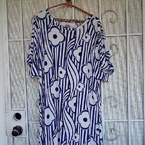 LuLaRoe Floral Short Sleeved Long Dress Gown. In Excellent Mint Condition Sz 3X.